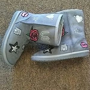 Gently used boots for lil girls🔥